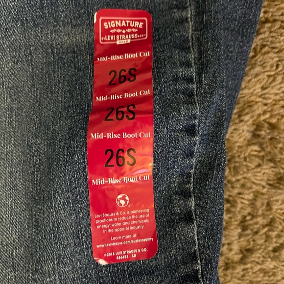 Levi Strauss Signature Mid rise bootcut Woman’s plus Size 26 short - Picture 2 of 6